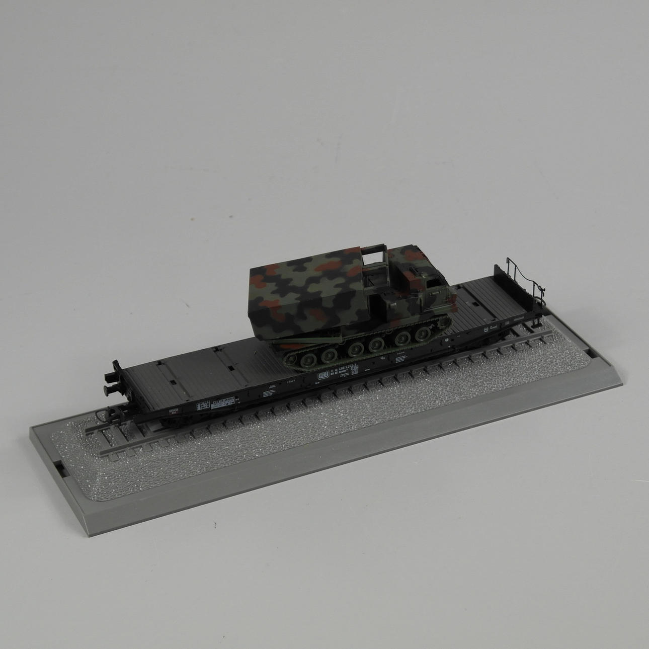 WAGEN MIT KESSELWAGEN. Roco Mini-Panzer.