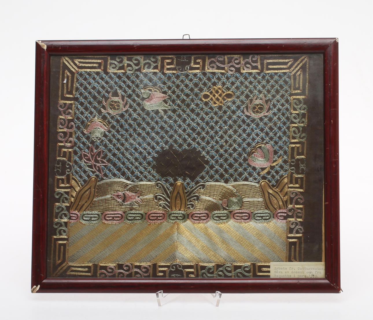 RANGMÄRKE, broderad textil, enligt etikett Ostturkestan.