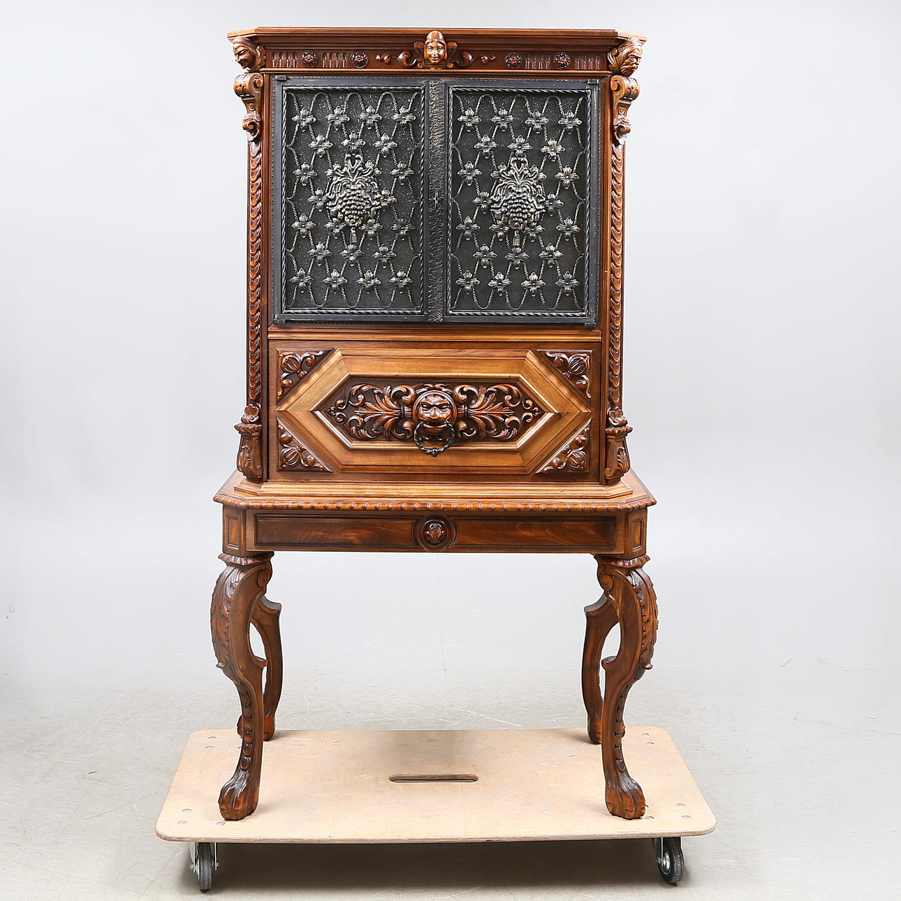 MUEBLE BAR, estilo renacentista, siglo XX.