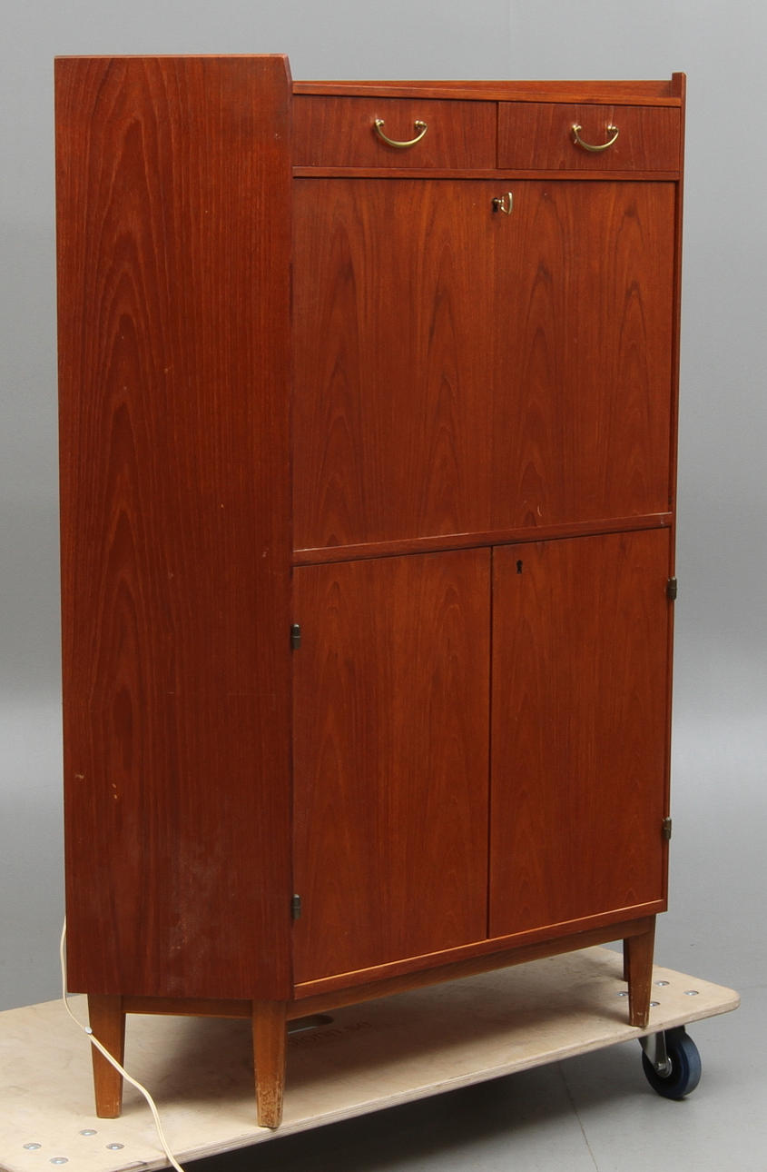 BARSKÅP med belysning, hörnmodell, 1900-tal.