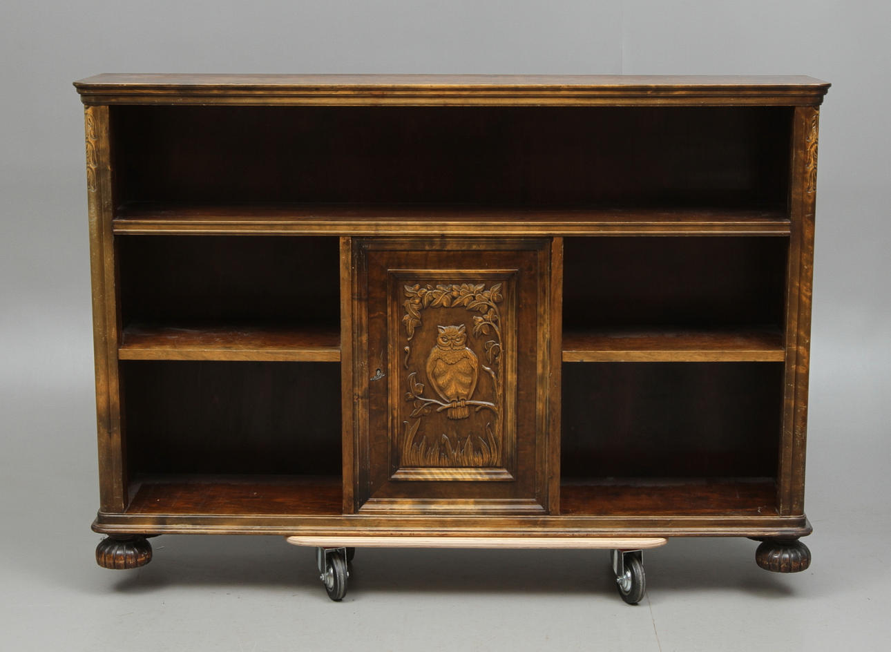 BOKHYLLA, 1900-talets första hälft.