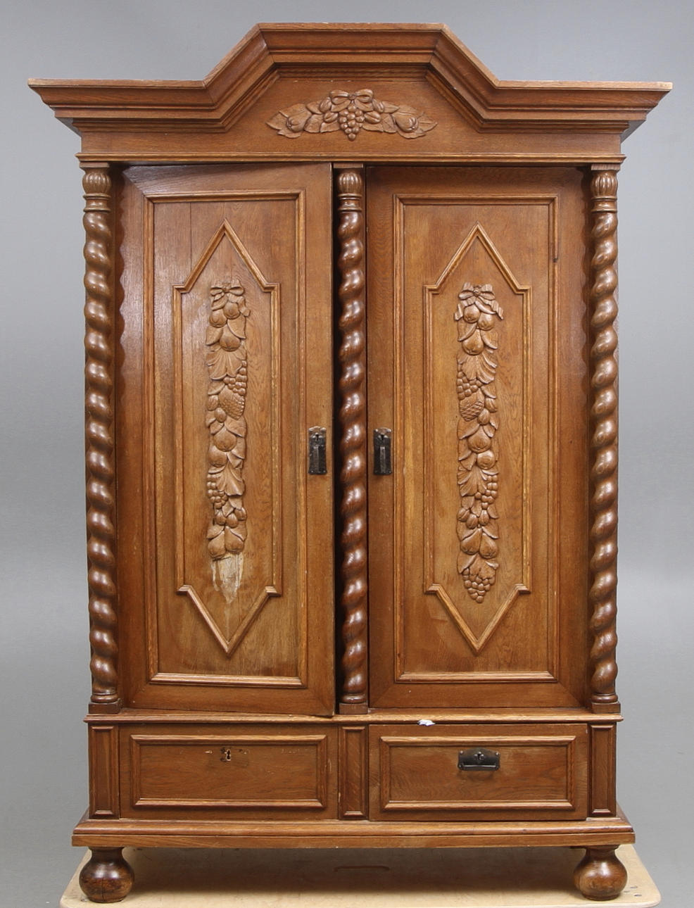 MATSALSSKÅP, barockstil, tidigt 1900-tal.