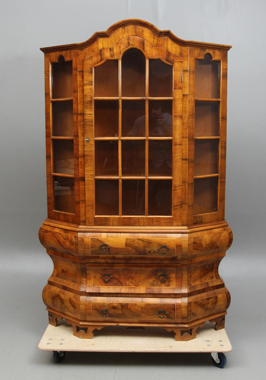 SKÅP, senbarockstil, 1900-talets andra hälft.