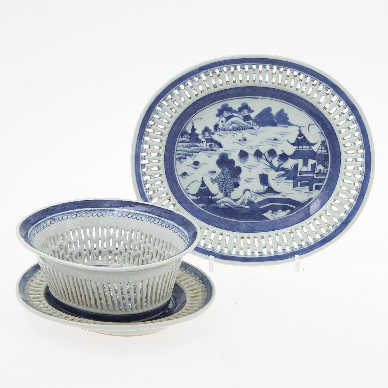 GALLERFAT samt GALLERSKÅL med UNDERFAT, porslin, Kina, Jiaqing(1796-1820).