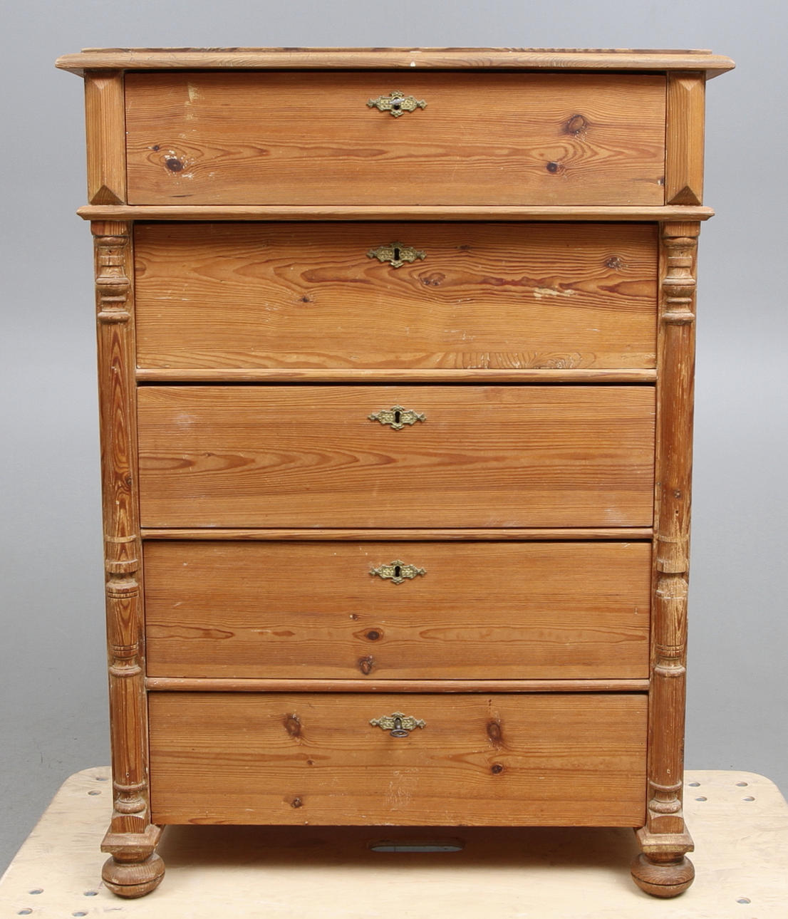 BYRÅ, nyrenässans, sent 1800-tal.