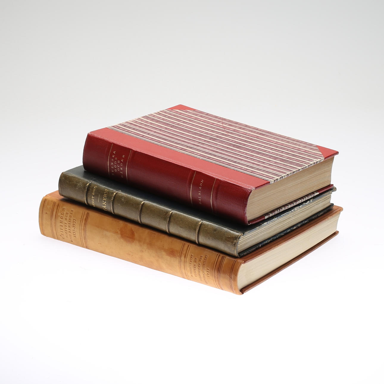 BÖCKER, 3 st, bl a "Svenska Gods och Gårdar".