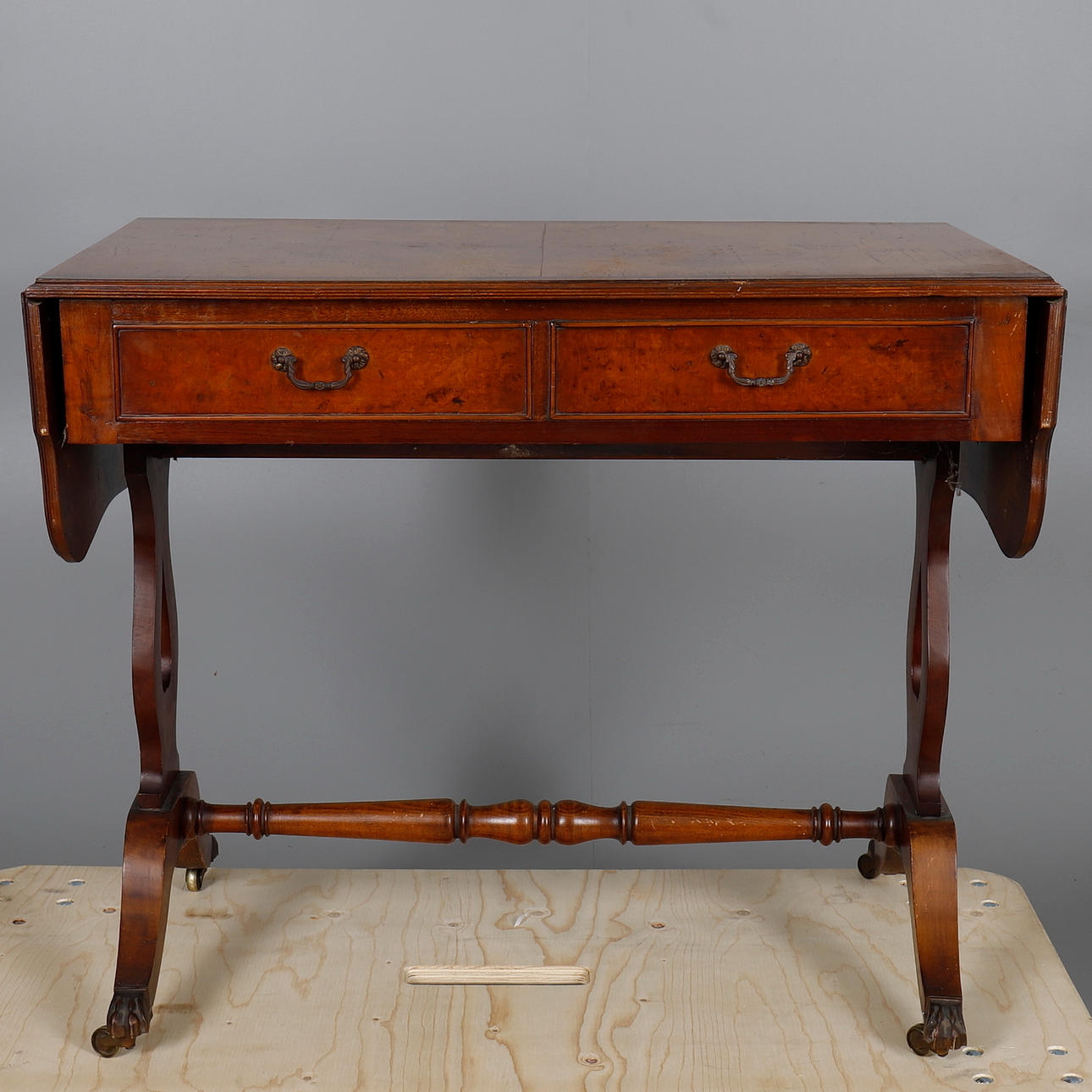 SOFFBORD, modern tillverkning.