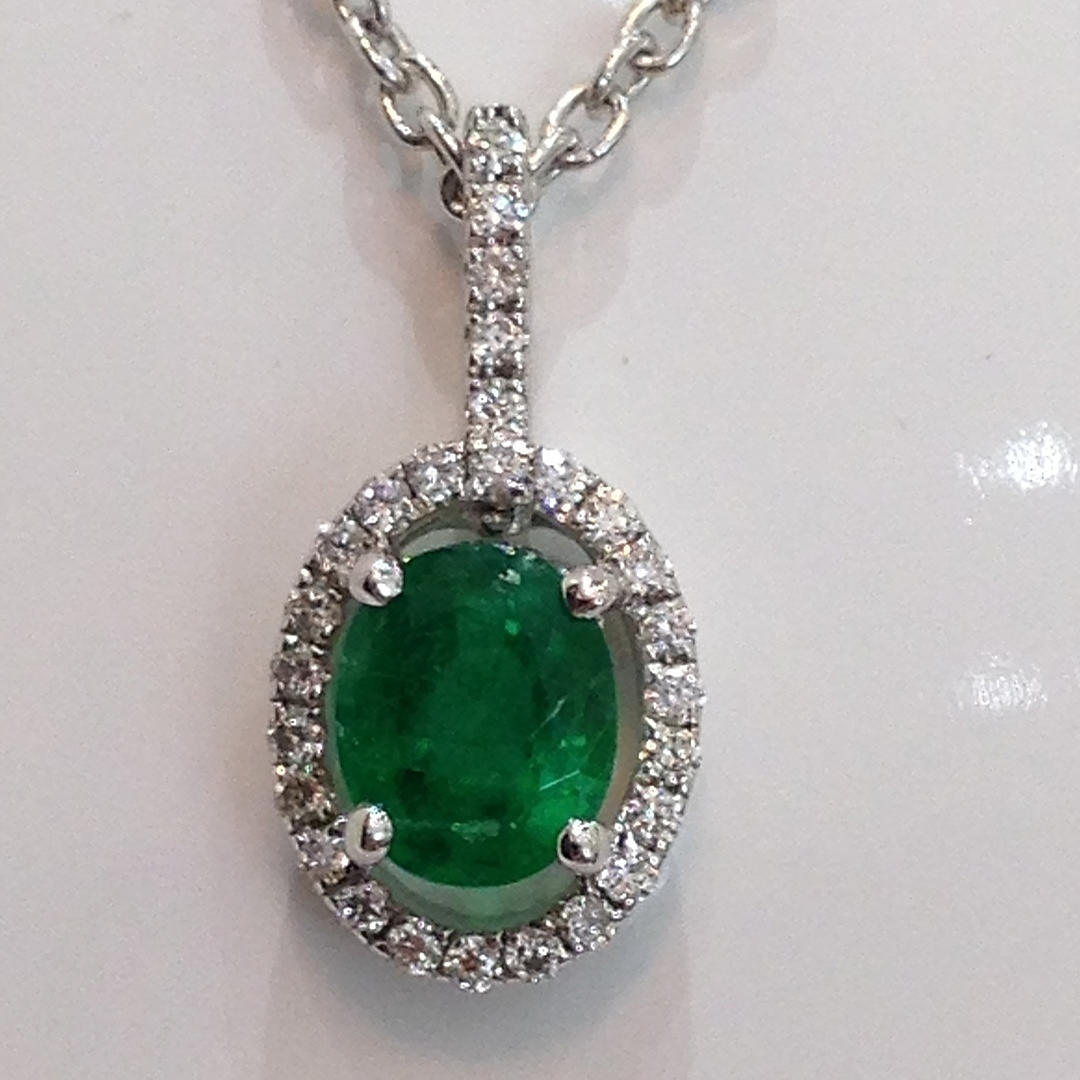 COLLAR DE ESMERALDAS Y DIAMANTE.