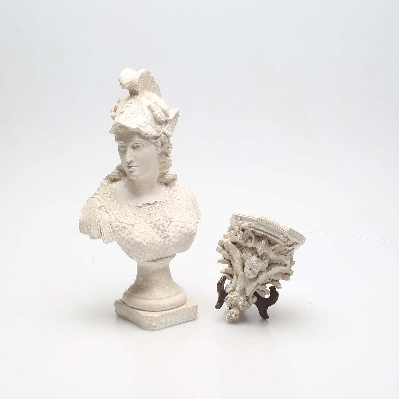 BÜSTE AUF KONSOLE, Gips, nach der Antike.