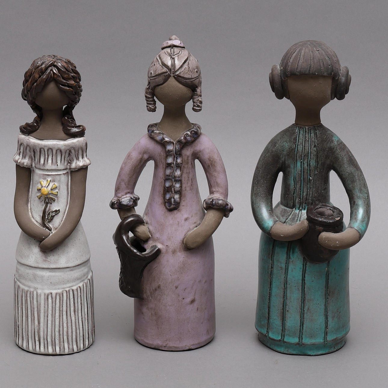 FIGURINER, 3 st, kvinnor, Elbogen, signerade.