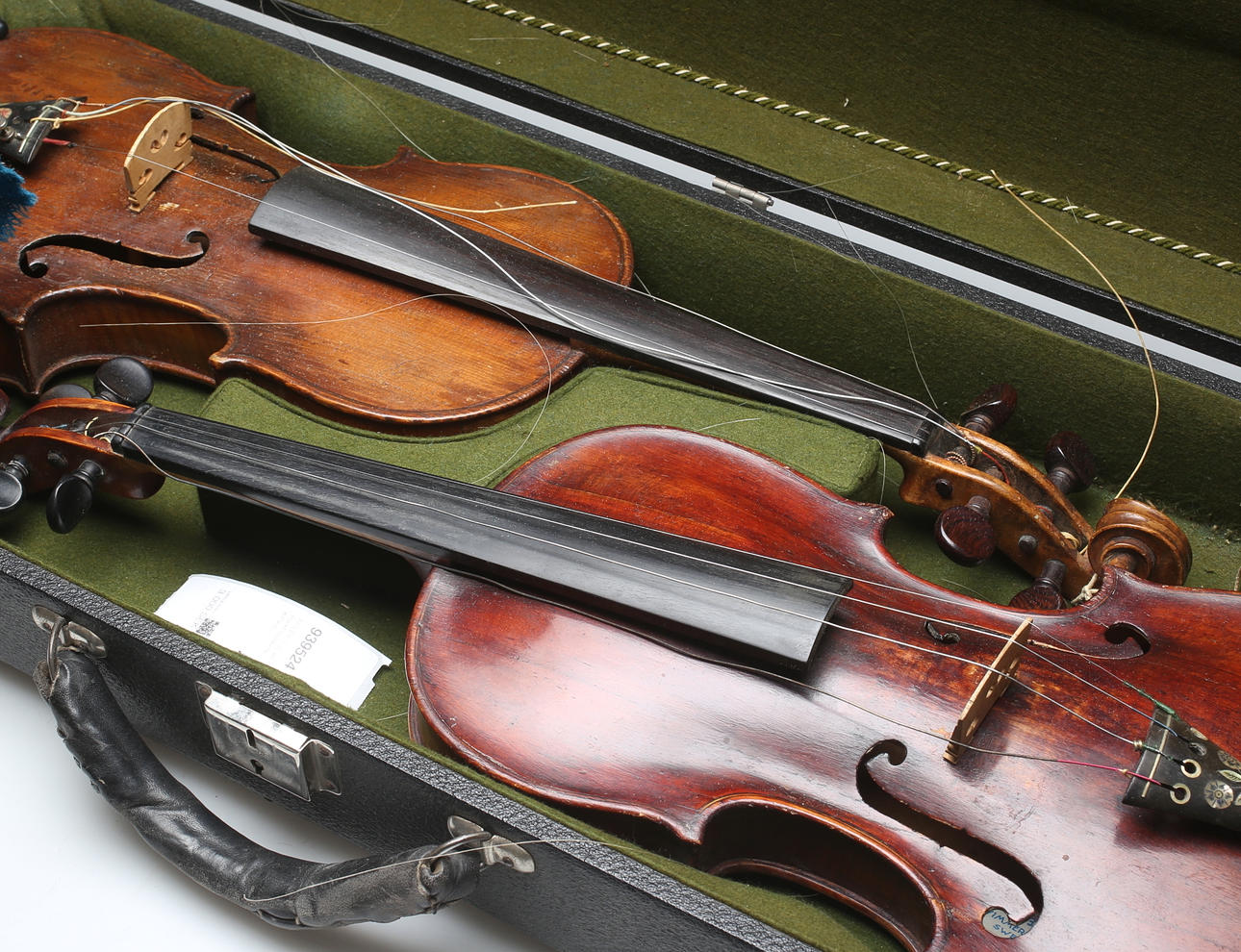 GEIGEN, 2 Stück, eine gemarkt Vuillaume á Paris.