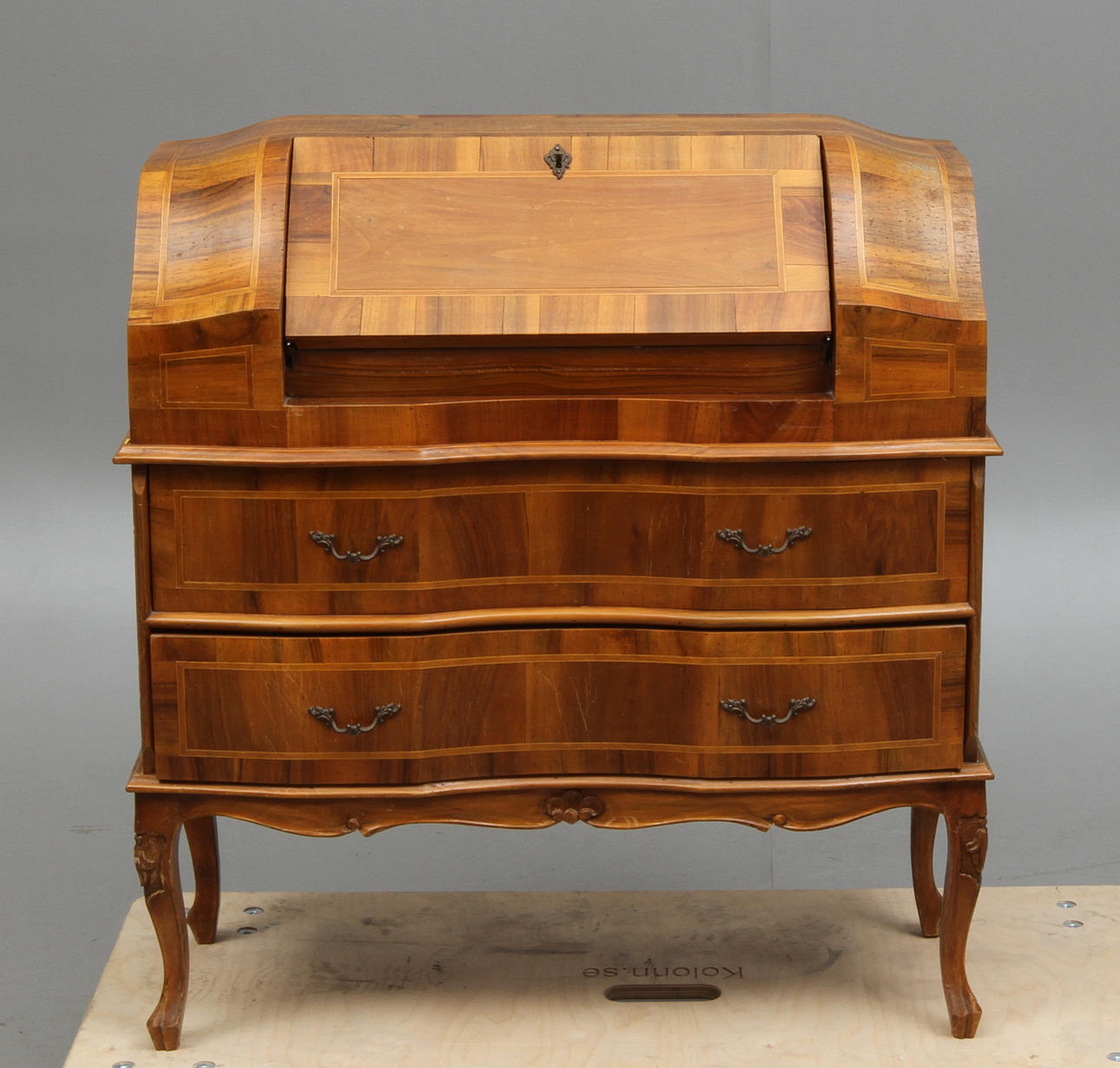 SNEDKLAFFSEKRETÄR, senbarockstil, 1900-tal.