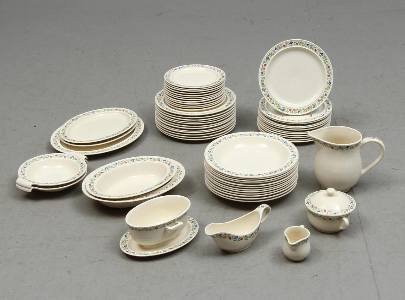 MATSERVIS, ca 60 delar, flintporslin, "Backafall", Gustavsberg.