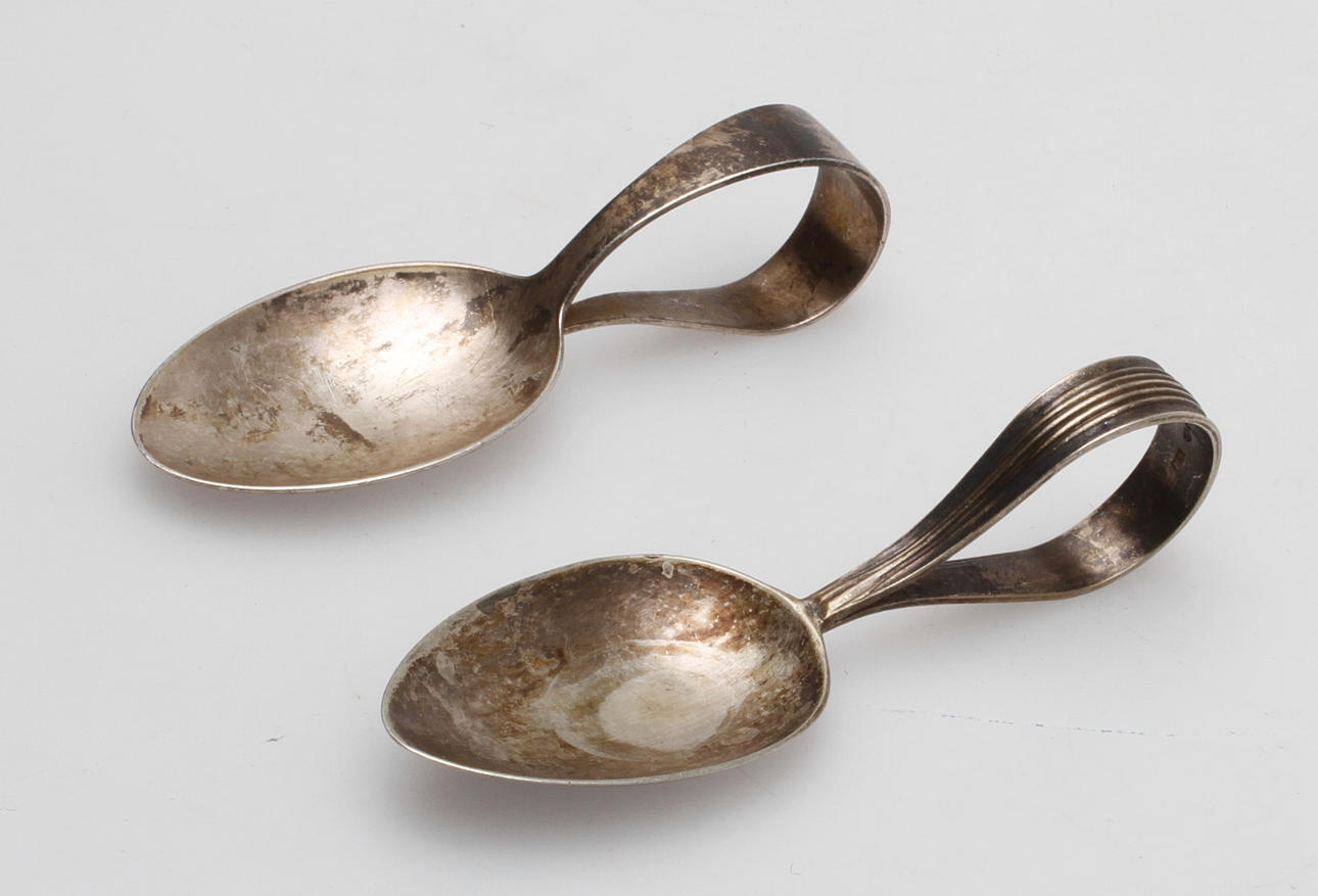 MEDICINSKEDAR, silver, Sverige, 1900-tal. Vikt ca 55 gram.