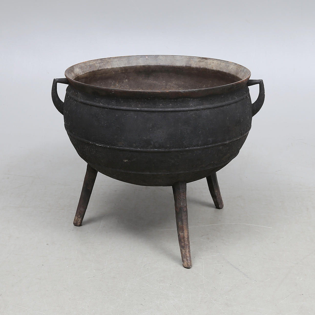 POT, cast iron, "three-legged pot", 18/1900s.
