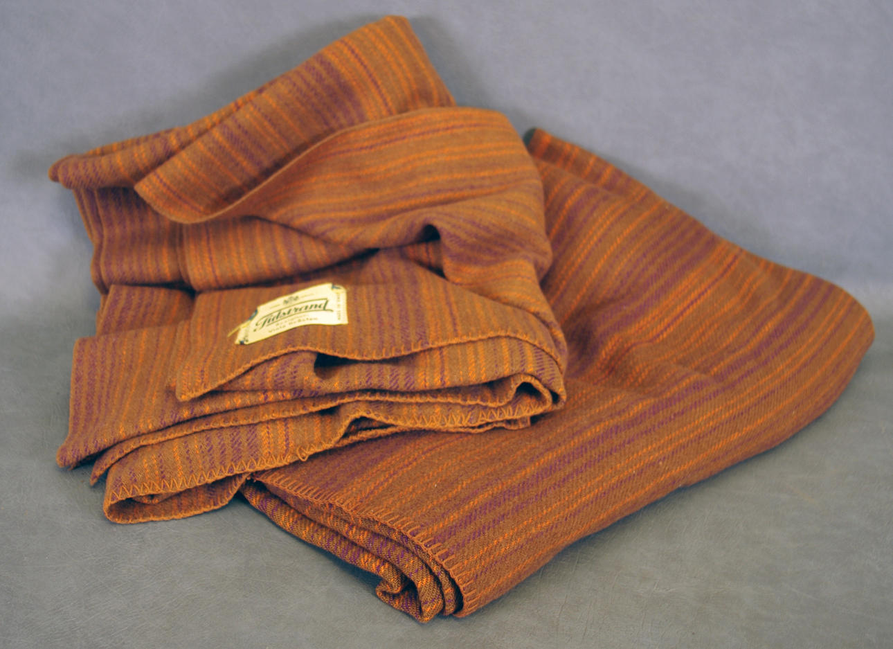 PLÄDAR, 2 stycken, Viola Gråsten.