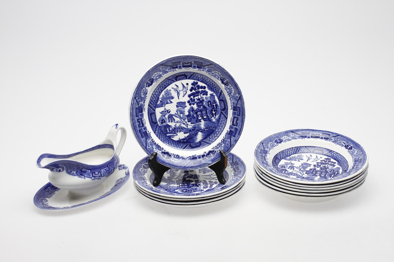 SERVISDELAR, 12 delar, flintgods, "Willow", Rörstrand samt Gustafsberg.