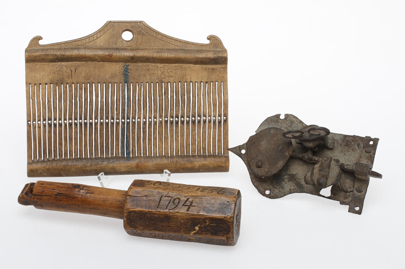 PARTI DIVERSE, bla budkavel och bandsked.