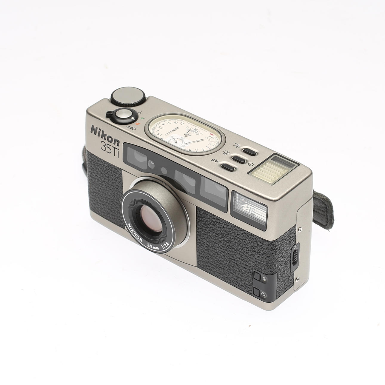 CÁMARA, Nikon 35Ti.