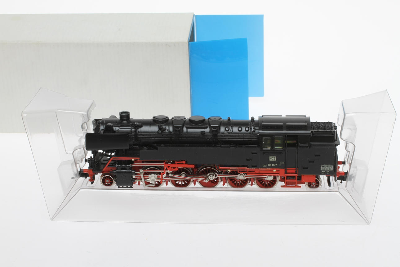 MODELLTÅG HAMO / MÄRKLIN 8308 ånglok Br 85 i originalkartong.