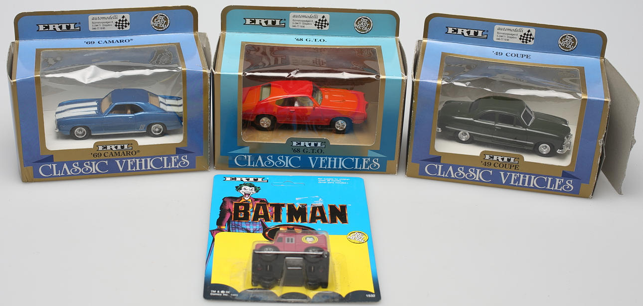 PARTI LEKSAKSBILAR (4). Ertl Classic Vehicles, Batman.