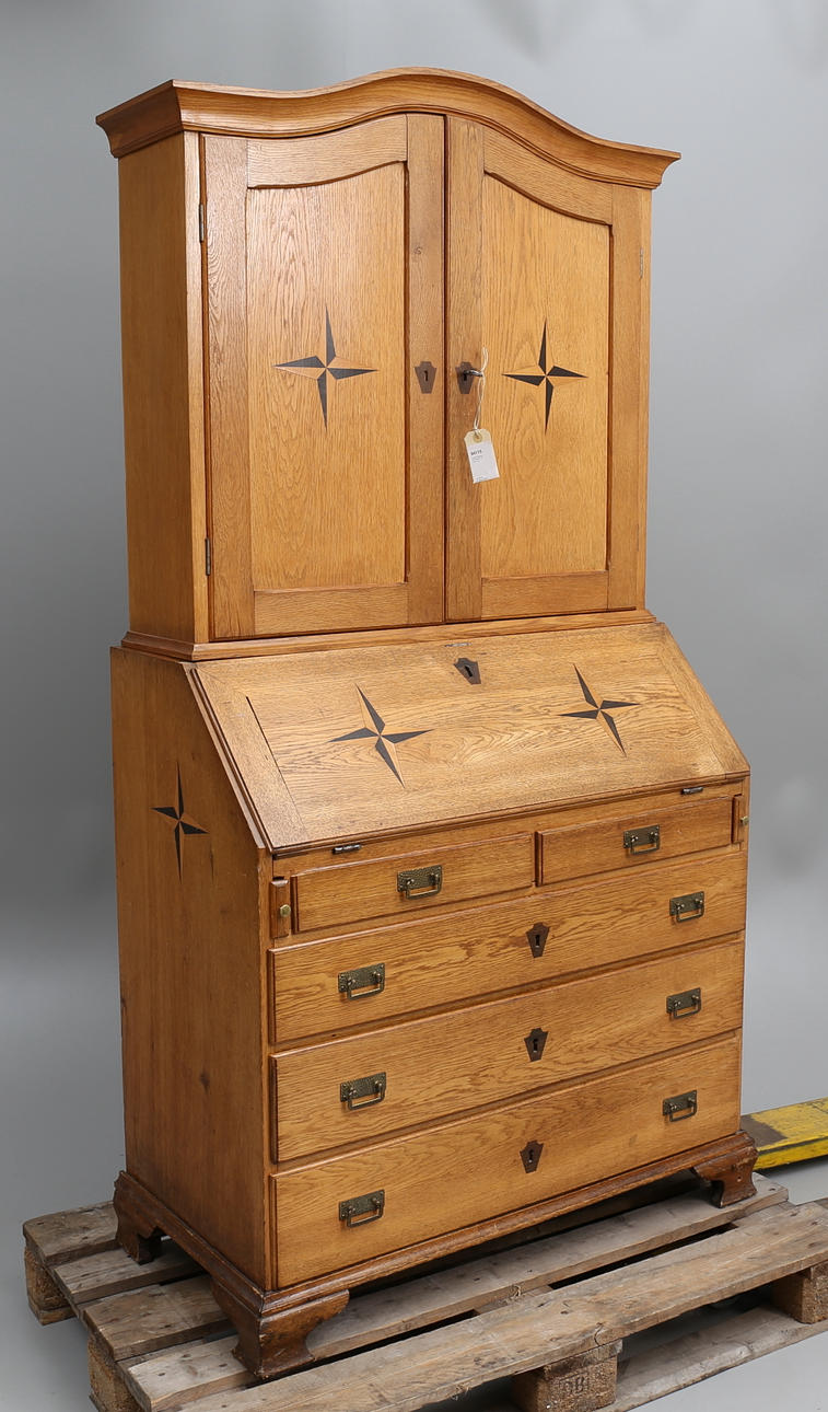 SEKRETÄR MED ÖVERSKÅP, 18-1900-TAL.