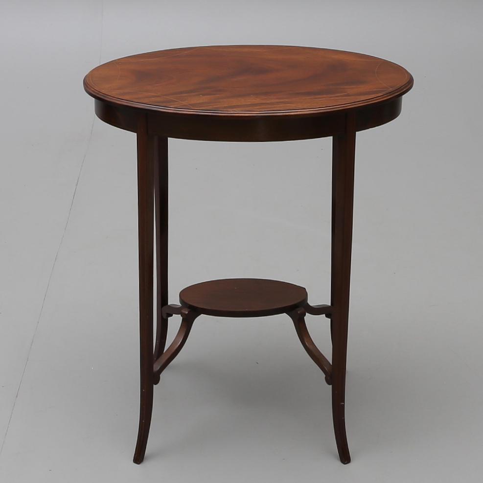 SIDE TABLE, Edwardian style, 1920s, mahogany.
