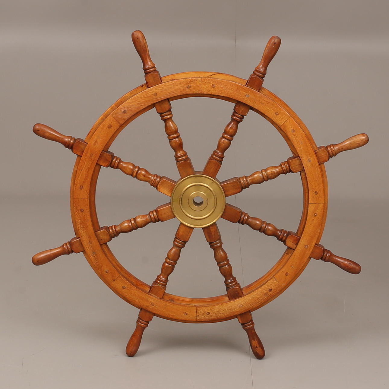 BOOTSLENKRAD, Holz und Metall.