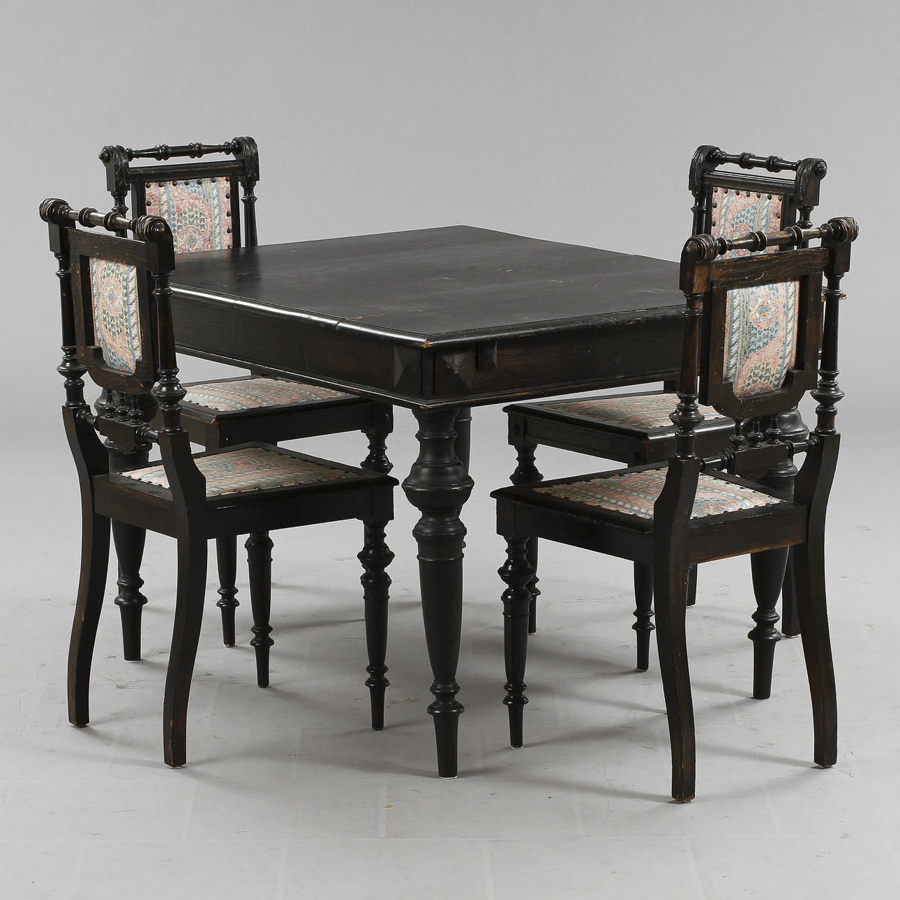 MAGRUPP, 8 delar, nyrenässans, 1800/1900-tal.