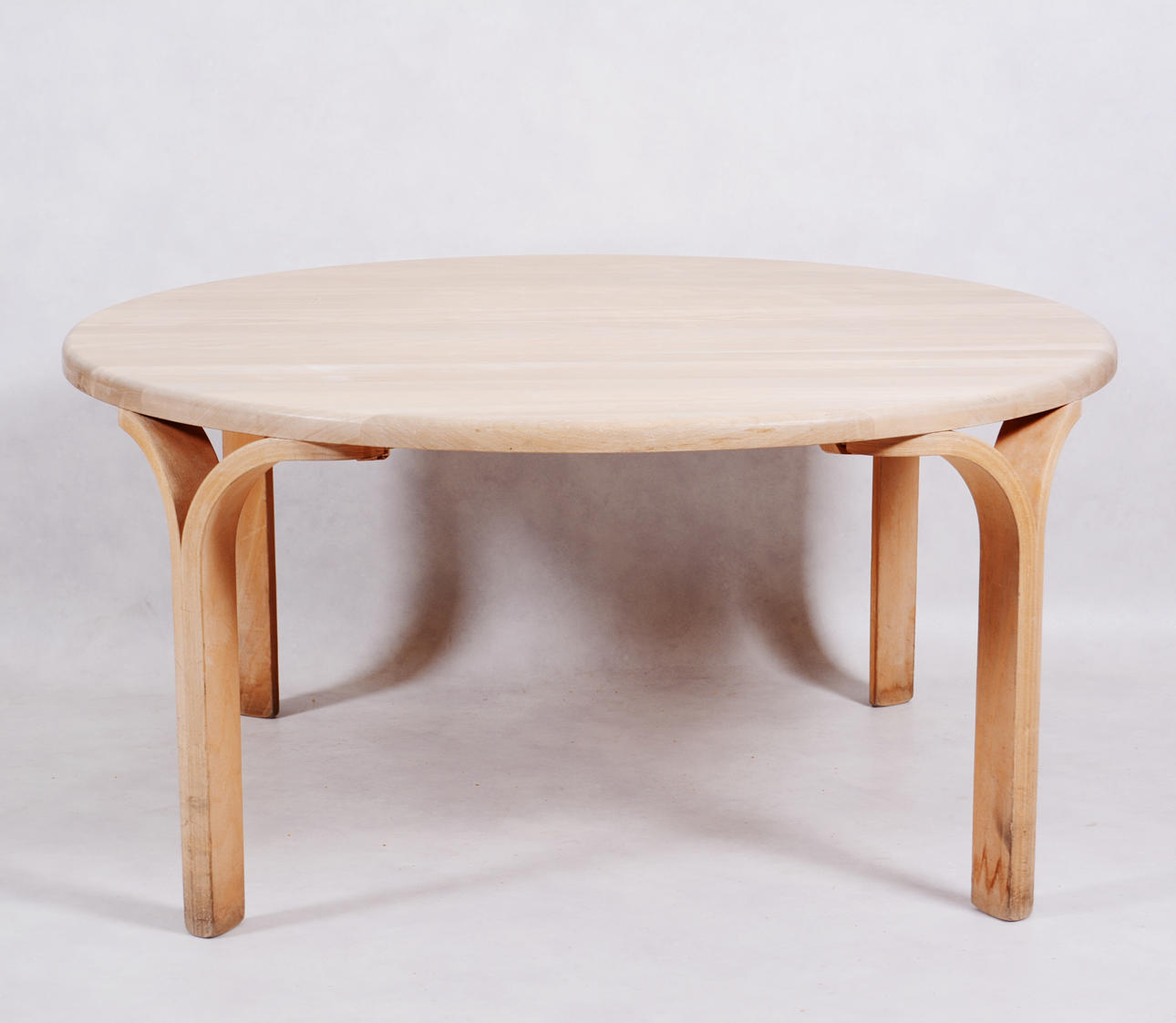 PIET HEIN. Mesa de centro, libro, Haslev, Dinamarca.