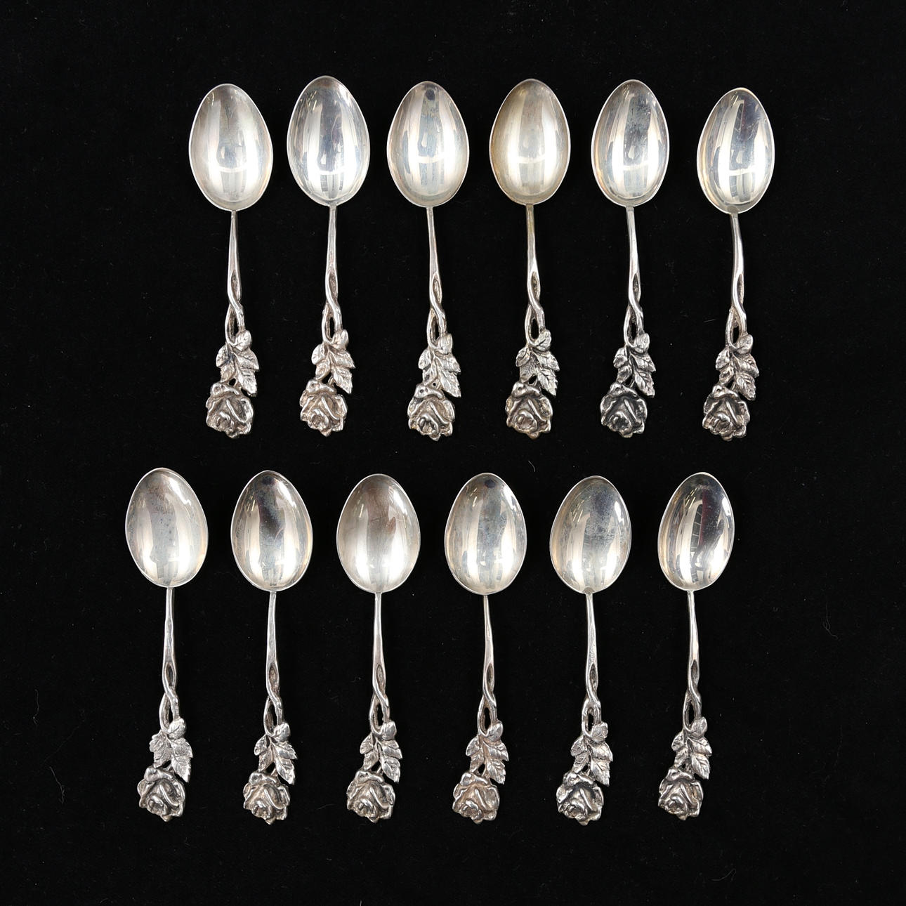 MOCCASKEDAR, silver, "Rosen", vikt 129 g.