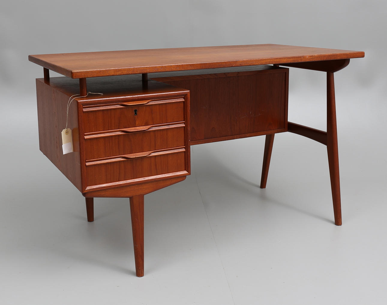 SKRIVBORD, teak, 1960-tal.