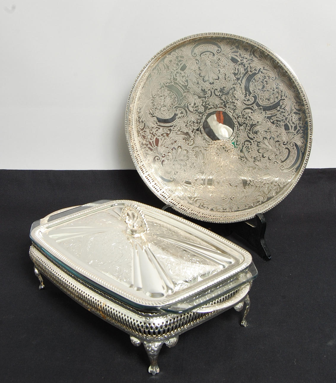 GRATÄNGFORM, BRICKA på fötter, England.