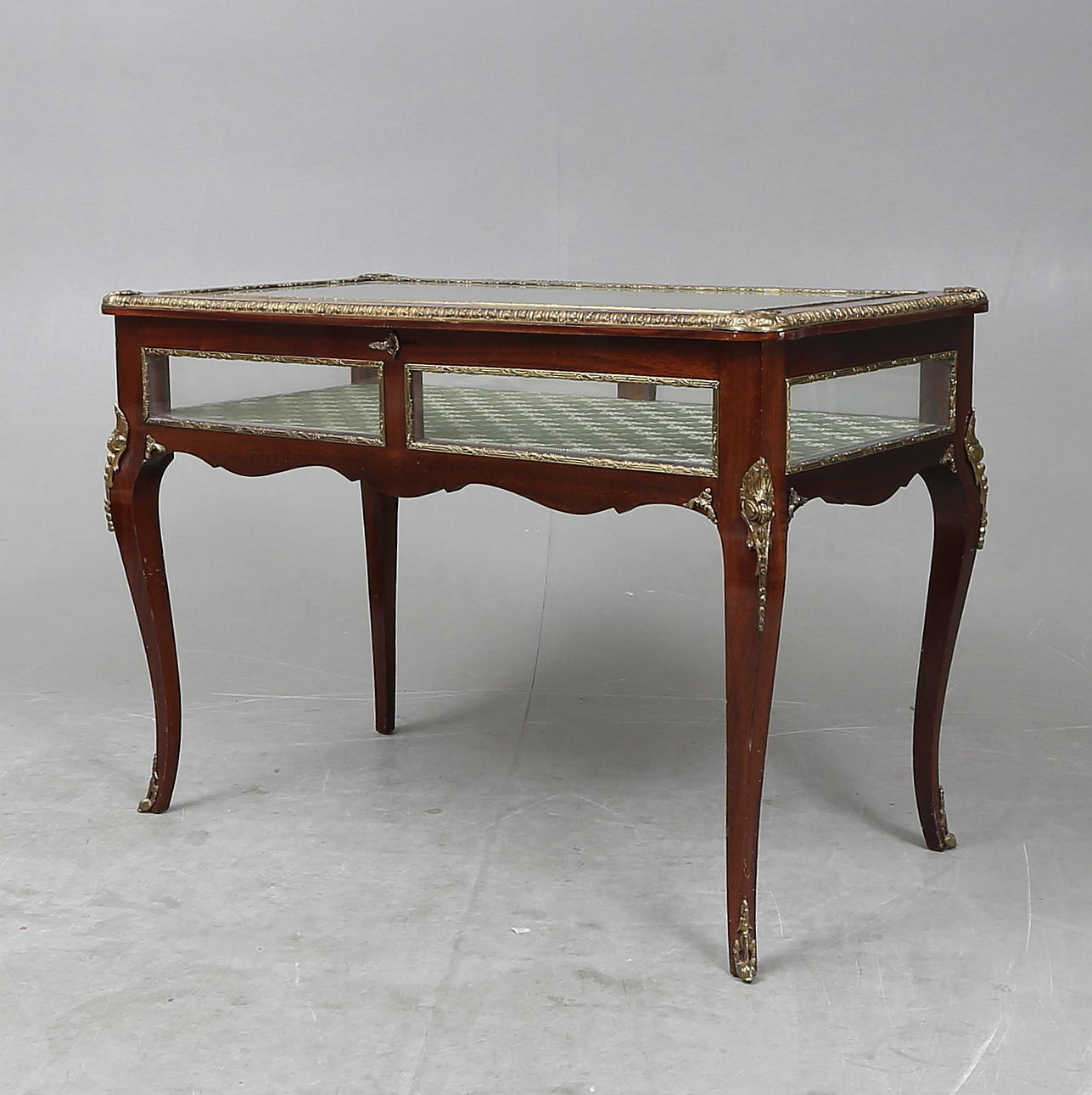 MONTERBORD, rokokostil, 1900-tal.