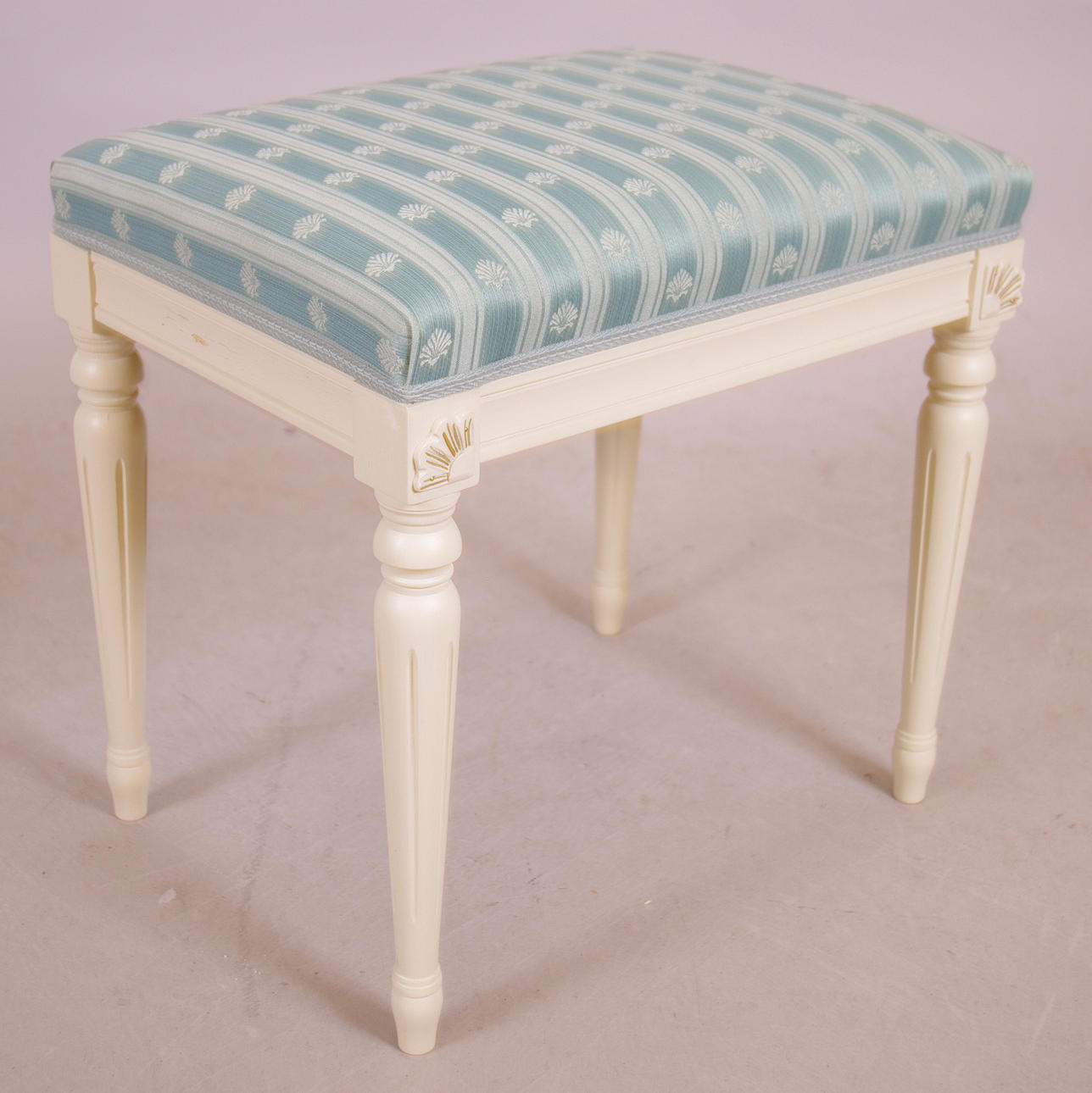 PALL, gråmålad, gustaviansk stil, brännmärkt "Bjerkenfors möbler Revsudden".