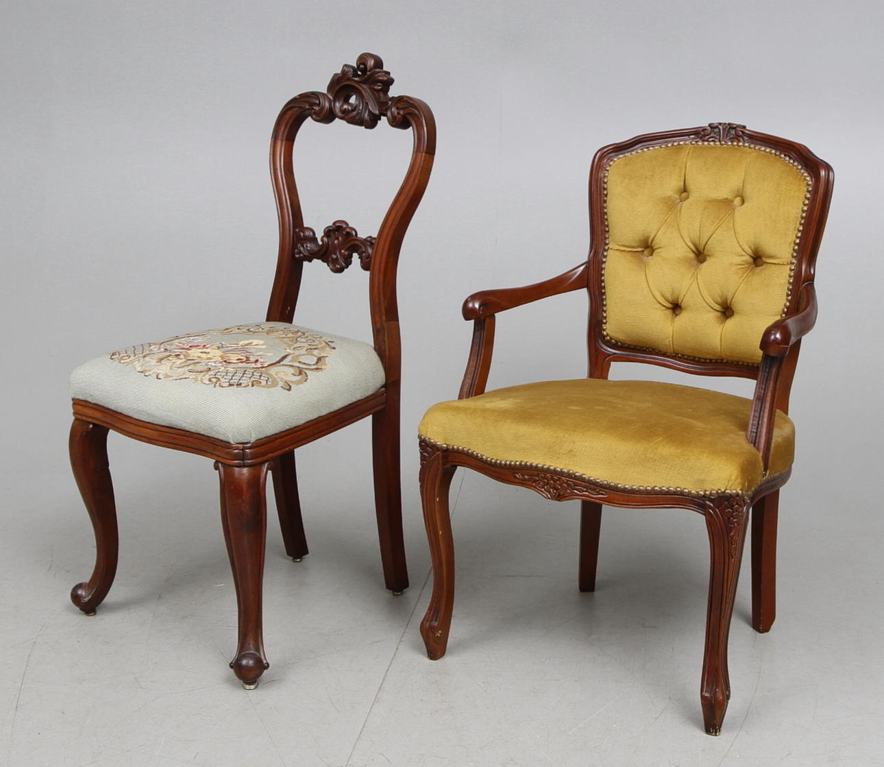 STOL samt KARMSTOL, nyrokoko respektive rokokostil.