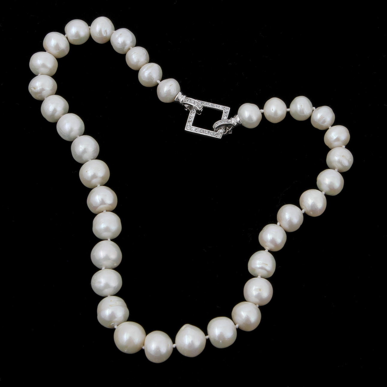 PÄRLCOLLIER.