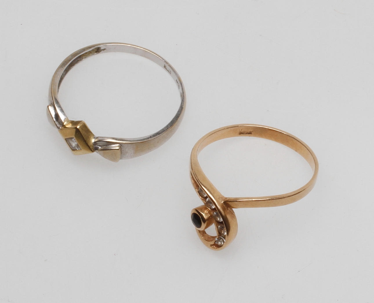RINGAR, 2 st, 18k guld, vikt ca 4 gr.