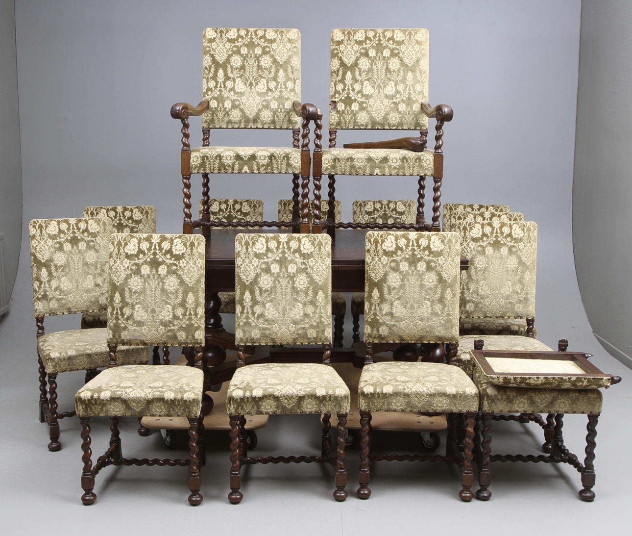 MATSALSGRUPP, 15 delar, barockstil, 1900-talets första kvartal.