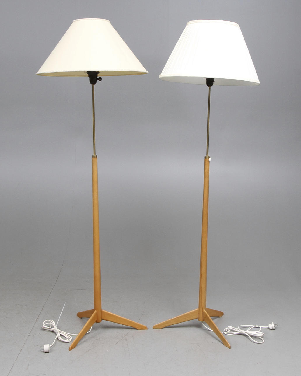 GOLVLAMPOR, ett par, Bergbom, "G -34", 1900-talets andra hälft.