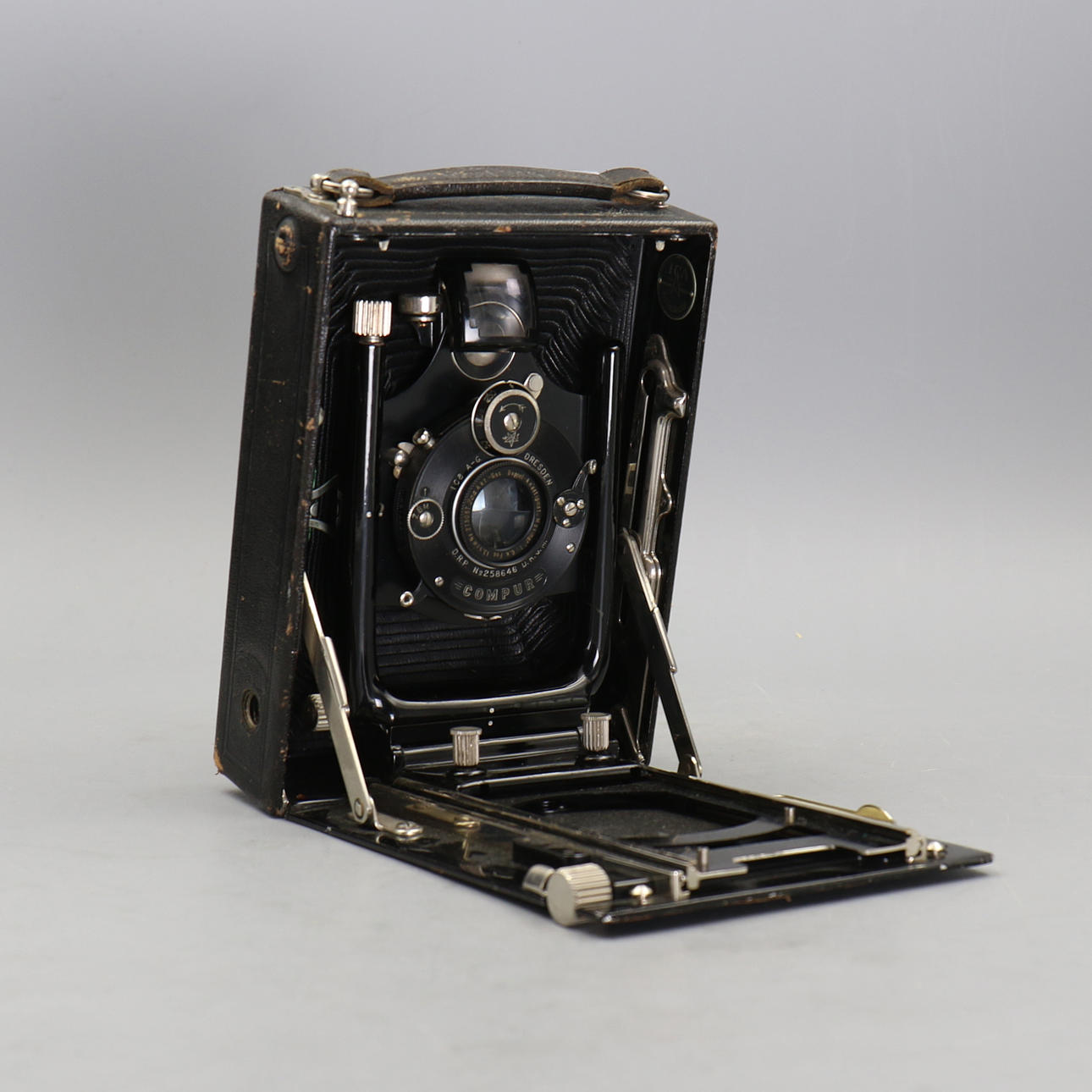 FOLDING CAMERA. Photo format 9x12 cm, ICA model Ideal, Germany