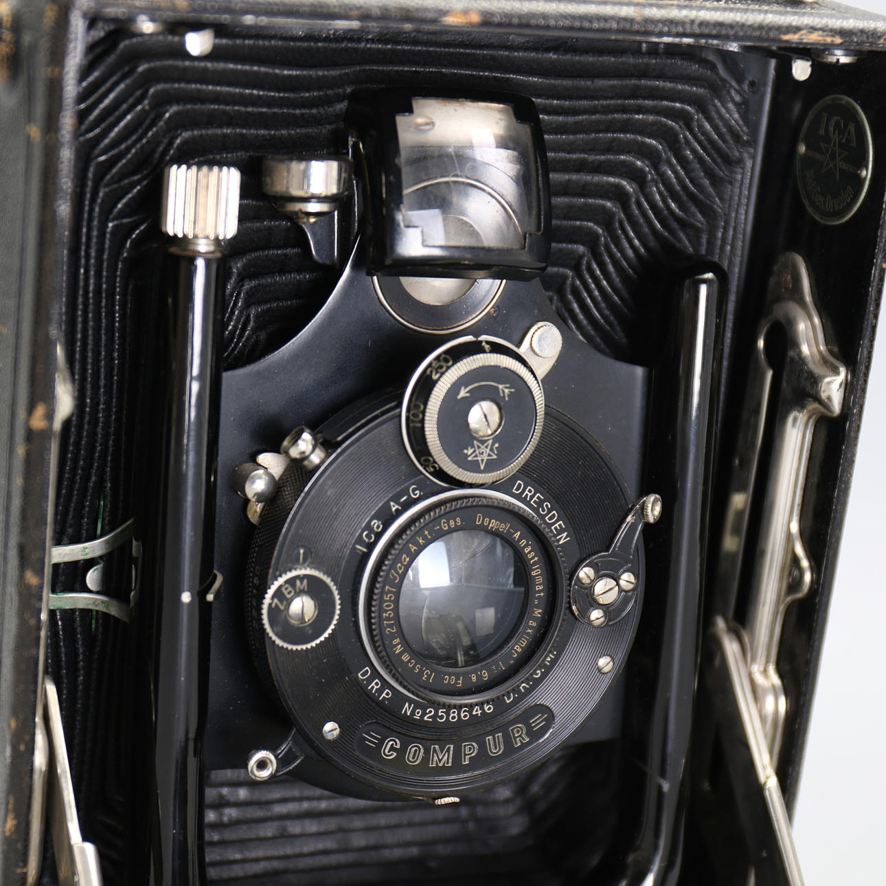 FOLDING CAMERA. Photo format 9x12 cm, ICA model Ideal, Germany
