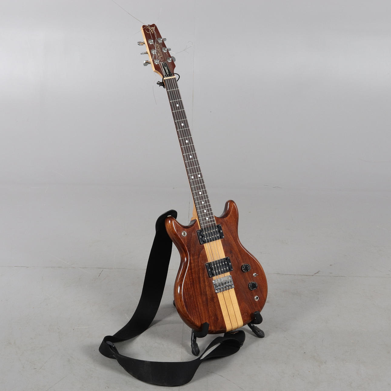 GUITARRA ELÉCTRICA, Vantage VS600, 1900.