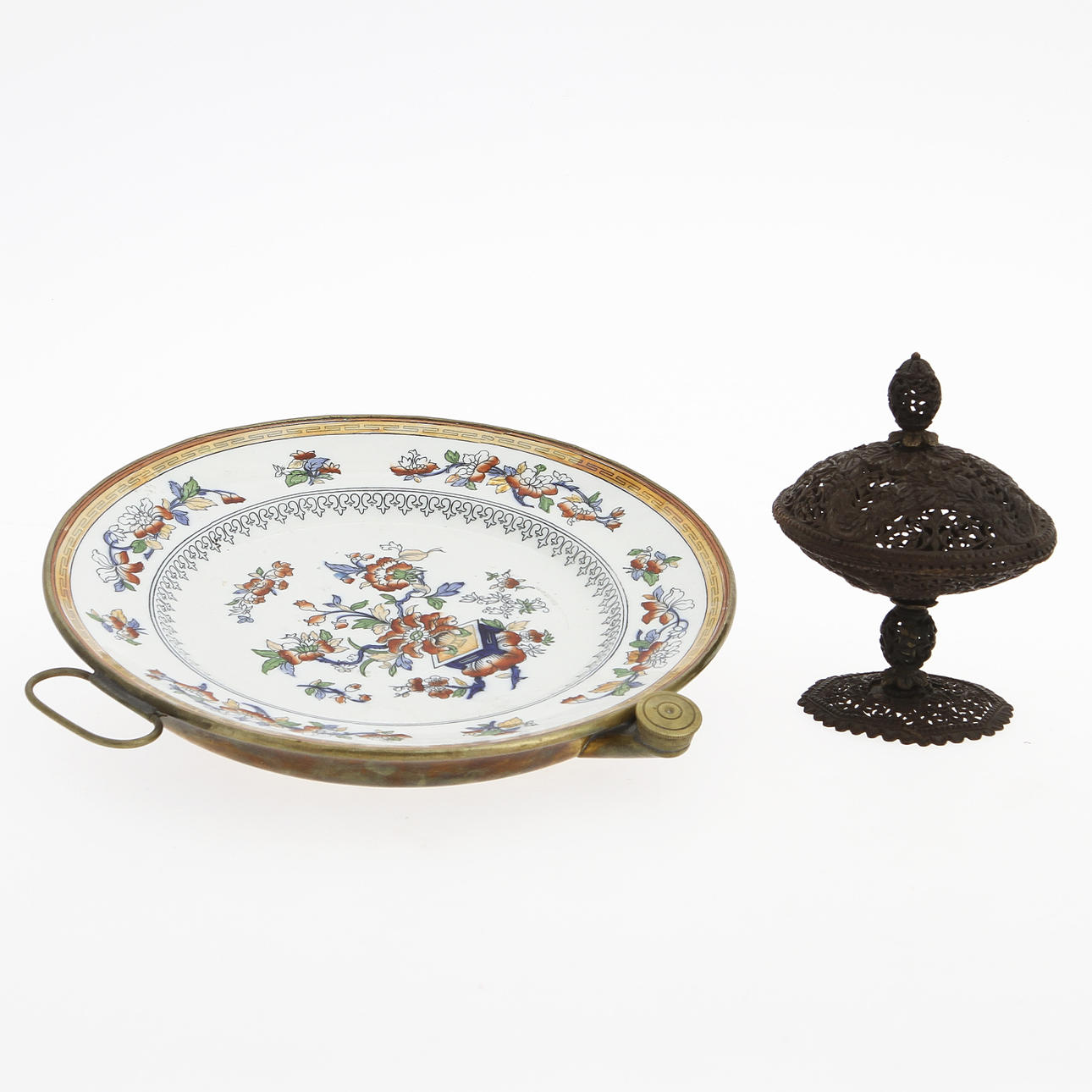 VÄRMEFAT samt LOCKASK, flintgods samt kokonöt, 1800-tal.