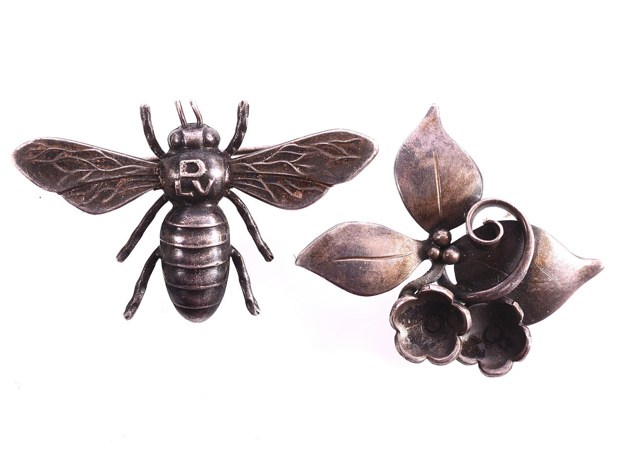 BROSCHER, 2-stycken, silver, 1900-tal.