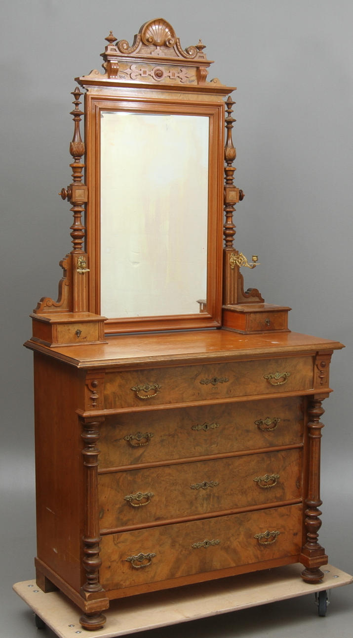 SPEGELBYRÅ, nyrenässans, omkring 1900.