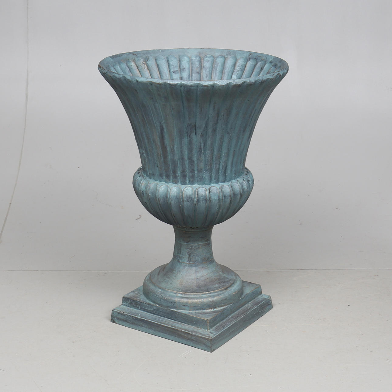 TRÄDGÅRDSURNA gjutjärn, samtida.