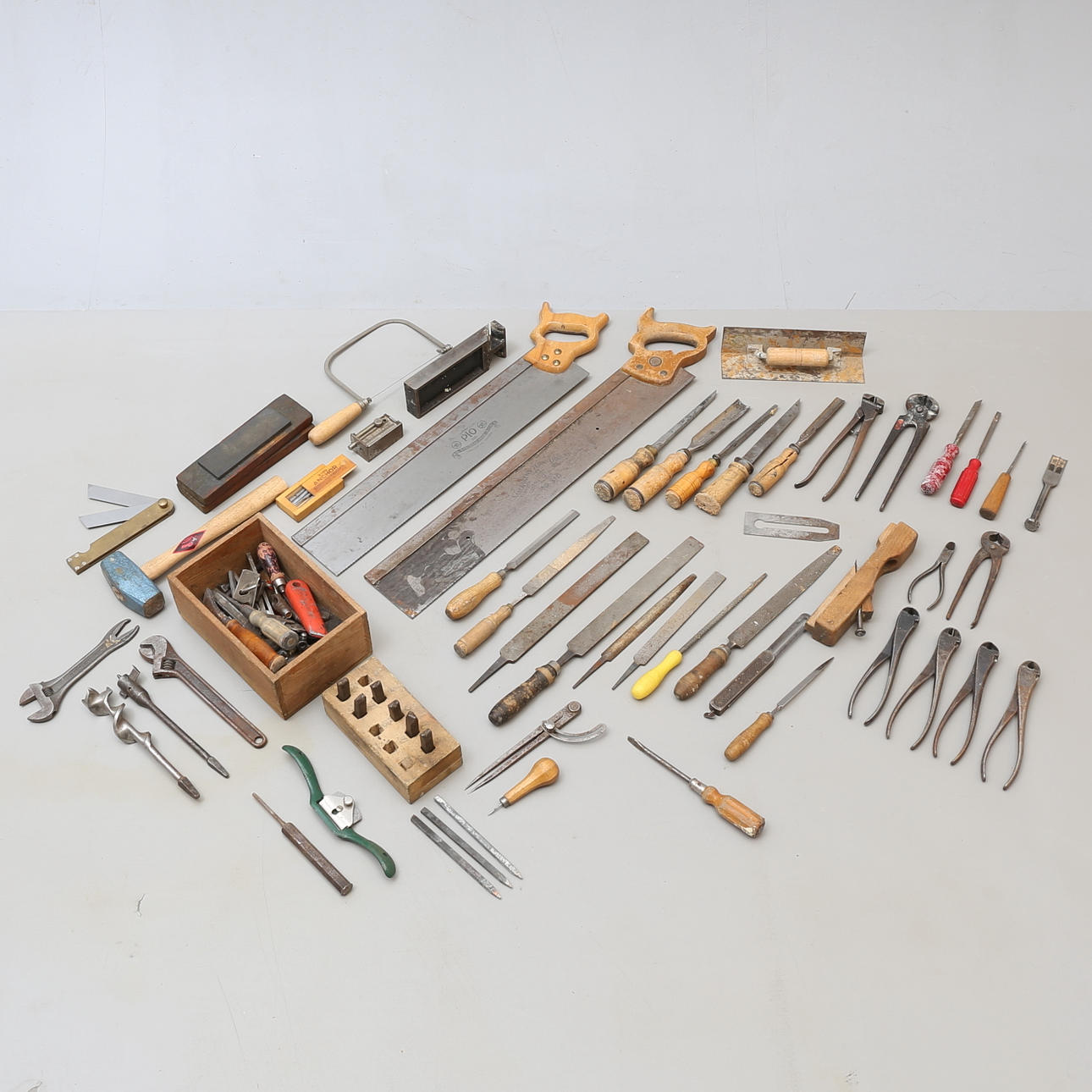 SAMMLUNG ÄLTERER TISCHLERWERKZEUGE, 1900.