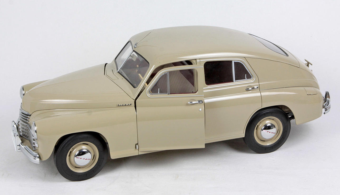 GROSSES MODELLAUTO *POBEDA*.