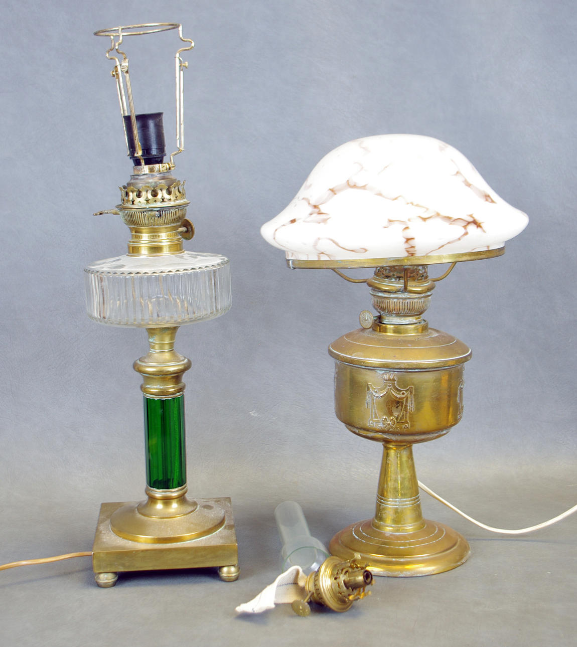 BORDSFOTOGENLAMPOR, 2 stycken, glas/mässing.